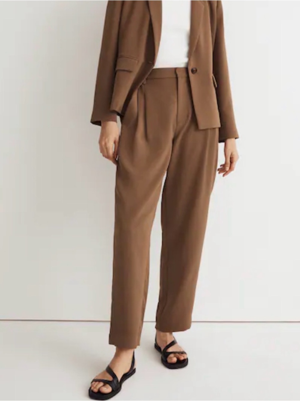 Madewell Pleated Tapered-Leg Pant in Light Roast
